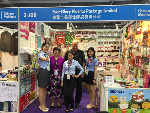 2014香港展會與外國客戶合影